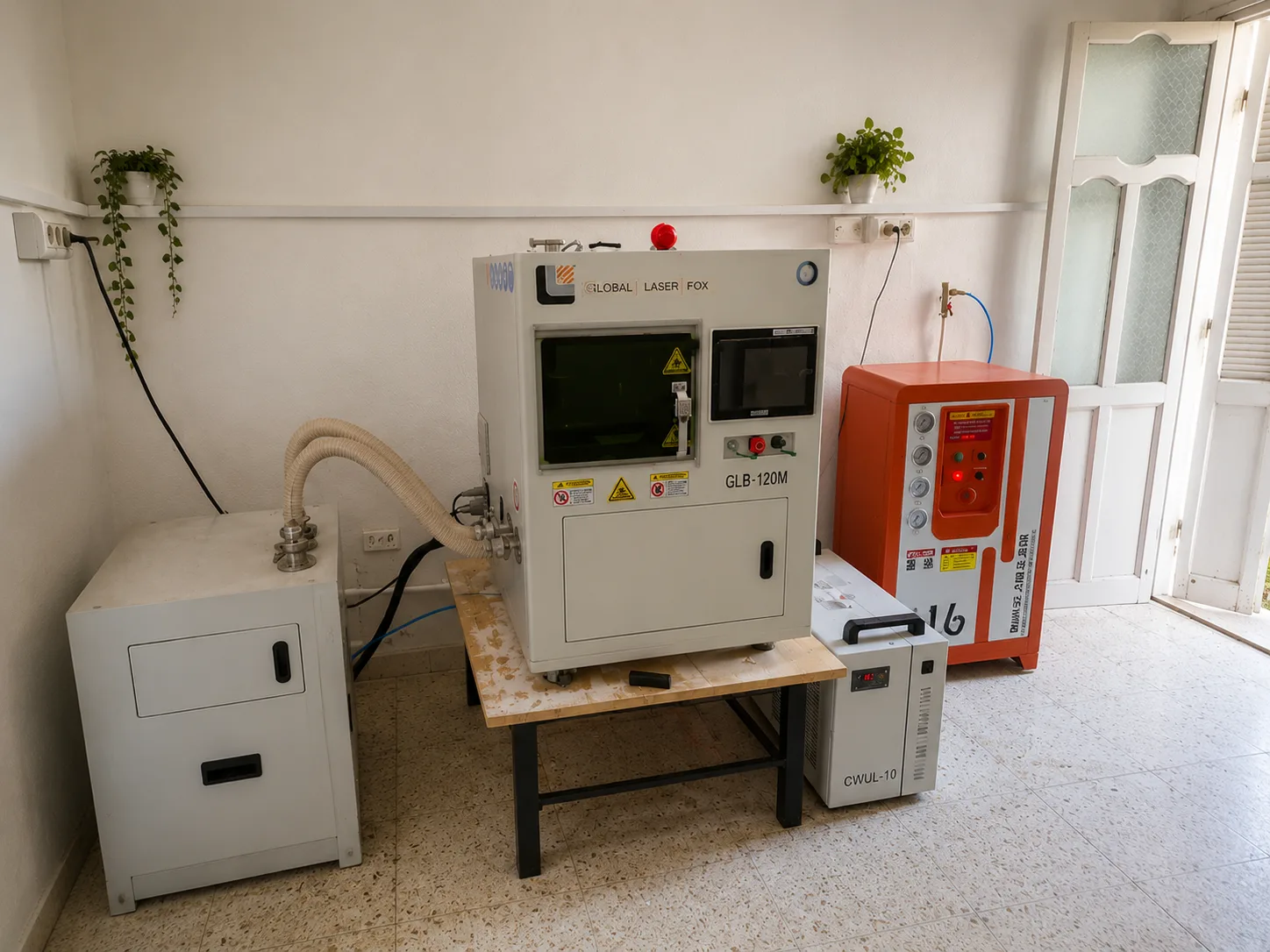 Équipement de fabrication pour prothèse dentaire métallique au laboratoire